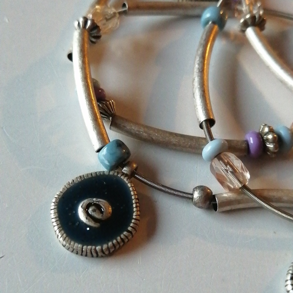💥2/$25💥Avon 2008 Stackable Stretch Bracelets Set of 4 - Picture 5 of 5
